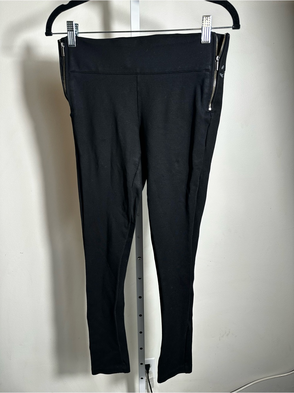 P386. Zara Black High-Rise Ponte Leggings with Side Zip Detail